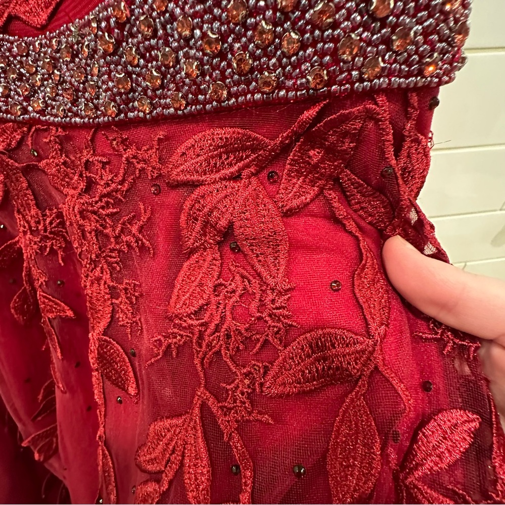 AMARRA | Wine Red Size 14 Floral Appliqué Beaded Tulle Ballgown With Pockets! - Picture 11 of 16